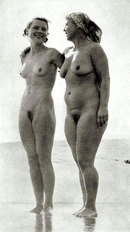 nude010bew (434k image)